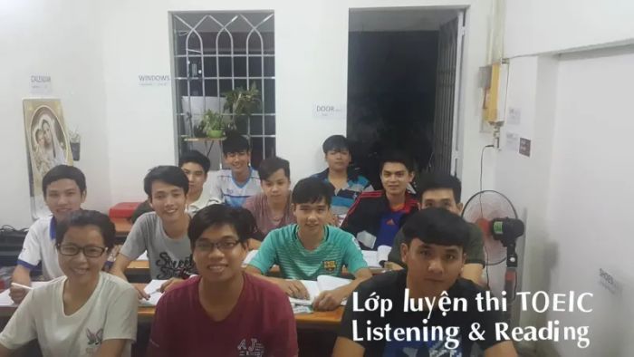 Giờ học thực hành giao tiếp cùng giáo viên bản ngữ tại Anh Ngữ Thiên Ân