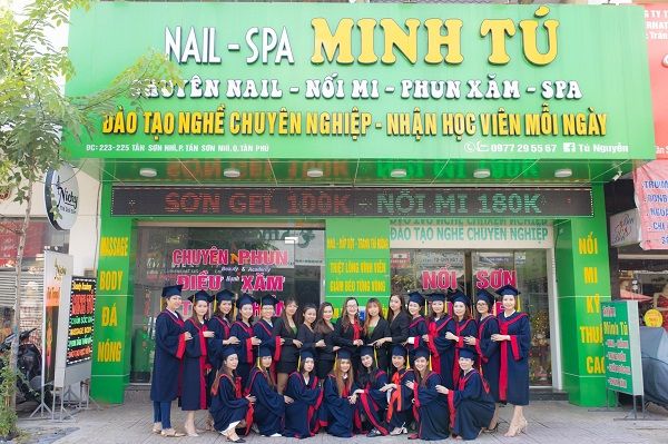 Hình ảnh nghệ nhân Minh Tú - Khoảnh khắc tỏa sáng cùng học trò