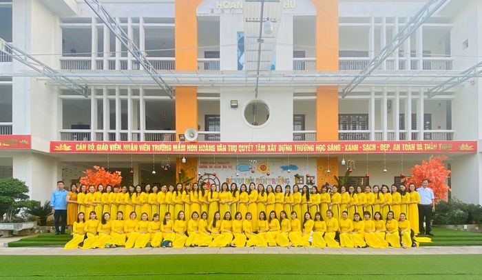 Khuôn viên xanh mát và hiện đại của Trường Mầm non Hoàng Văn Thụ