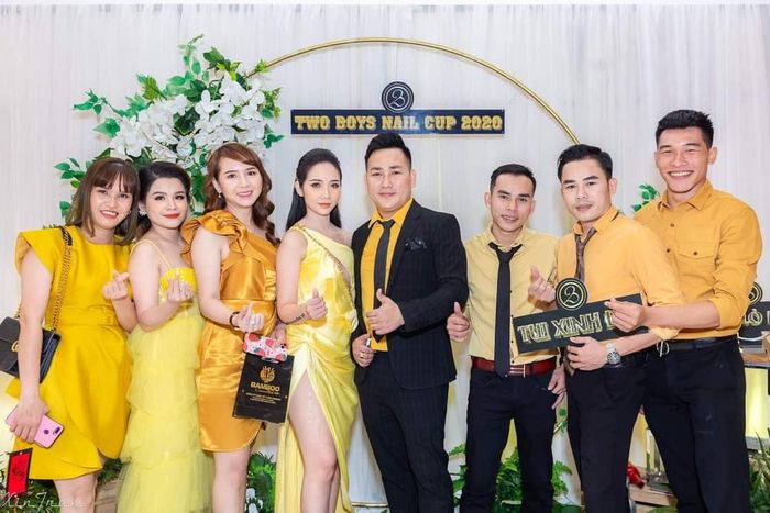 Hình ảnh nghệ nhân Kiến Trần - Đôi bàn tay vàng của làng nail quốc tế