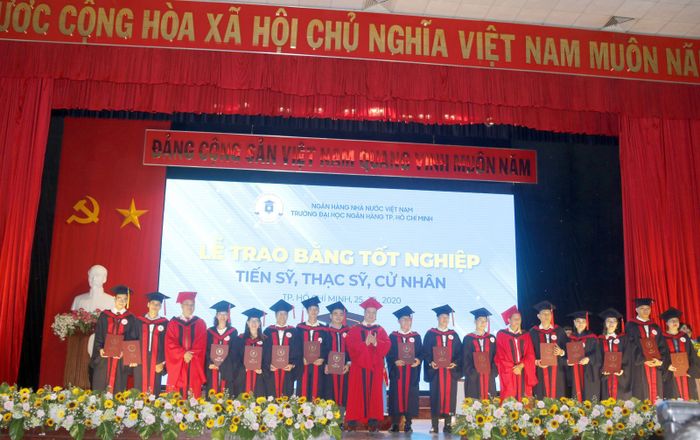 Đại học Ngân hàng ảnh 1