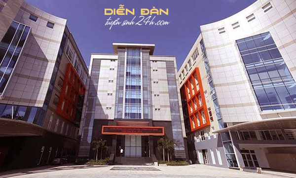 Đại học Luật TP.HCM hình ảnh 1