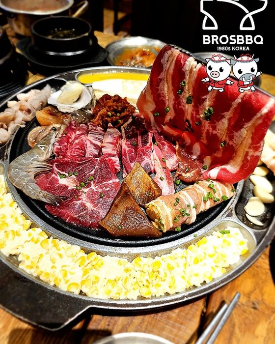 Không gian ấn tượng tại BROS BBQ 1980s