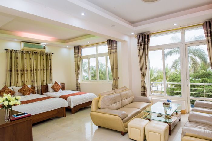 Khách sạn Ánh Phương - Khoảnh khắc bình minh rực rỡ từ phòng nghỉ hướng biển