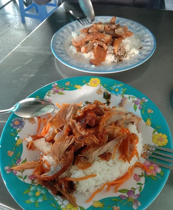 Hình ảnh đặc trưng Cơm Tấm Gà Dì Tư