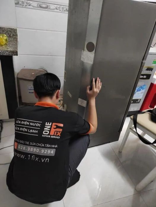 Hình ảnh đội ngũ kỹ thuật viên 1Fix đang làm việc