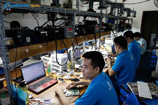 Không gian sửa chữa hiện đại tại CapCuuLaptop