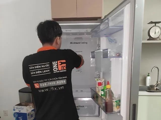 Hình ảnh quy trình sửa chữa chuyên nghiệp tại 1Fix