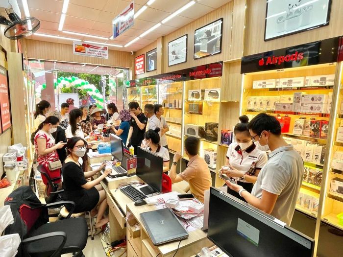 Khám phá không gian trưng bày hiện đại tại Minh Hoàng Mobile