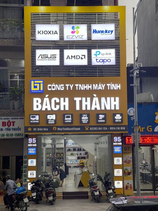 Hình ảnh không gian làm việc chuyên nghiệp tại Bách Thành Computer