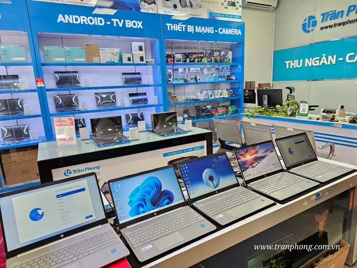 Không gian làm việc hiện đại tại Trần Phong Computer