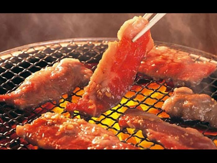 Thường xuyên ăn đồ quay nướng, hun khói làm tăng nguy cơ mắc ung thư ảnh 1