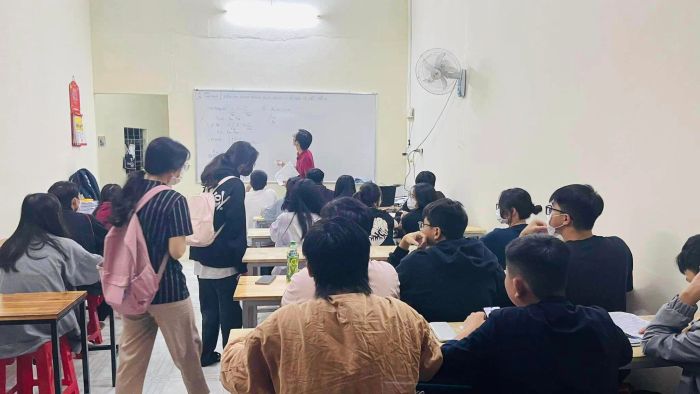 Hình ảnh thực tế buổi học tại trung tâm thầy Dũng