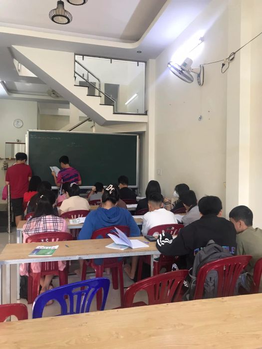 Hình ảnh học tập tại lớp cô Ly - góc học tập đầy cảm hứng