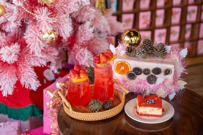Không gian ngập tràn sắc hoa tại Tiệm Trà Chúng Ta 10 Năm Sau