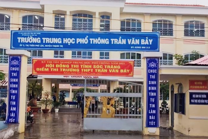 Hình ảnh khang trang về khuôn viên rộng rãi của THPT Trần Văn Bảy