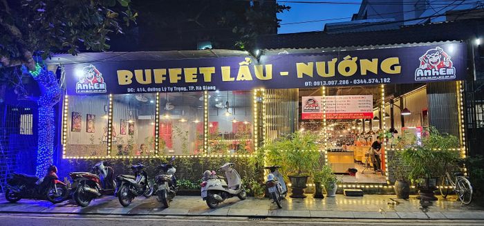 Hình ảnh Anh Em Quán - BBQ Beer Club – không gian ấm cúng, phù hợp cho những buổi tiệc BBQ vui vẻ.