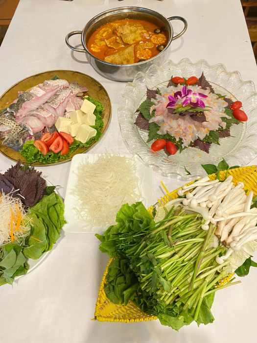 Không gian mộc mạc tại Nhà Hàng Sông Quê ảnh 1