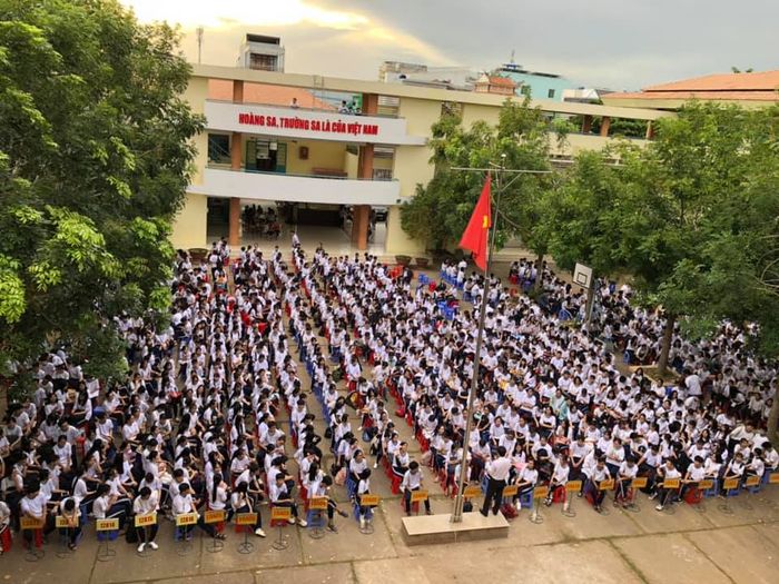 Hình ảnh ấn tượng về kiến trúc cổ kính của THPT Hoàng Diệu - ngôi trường lâu đời nhất tỉnh