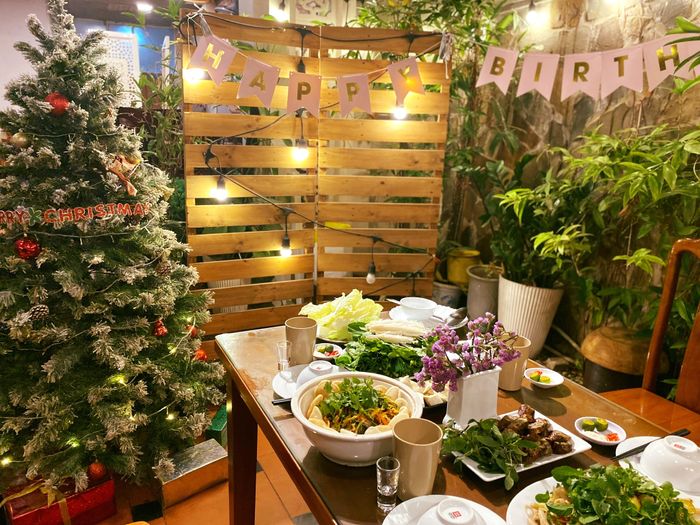 Không gian ấm cúng tại Quán Cơm Phố Cổ ảnh 3