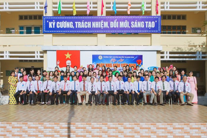 Khoảnh khắc đẹp trong hoạt động giảng dạy và học tập tại THPT Chuyên Nguyễn Thị Minh Khai