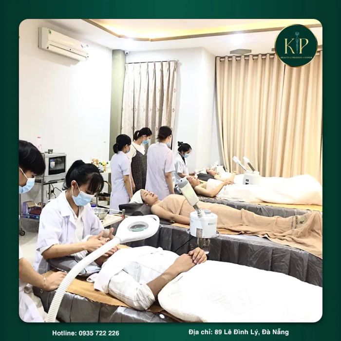 Hình ảnh thực tế lớp học chuyên sâu tại Trung Tâm Thẩm Mỹ Kiều Phương