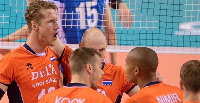 Hình ảnh ấn tượng: Kay van Dijk vượt trội về chiều cao so với đồng đội