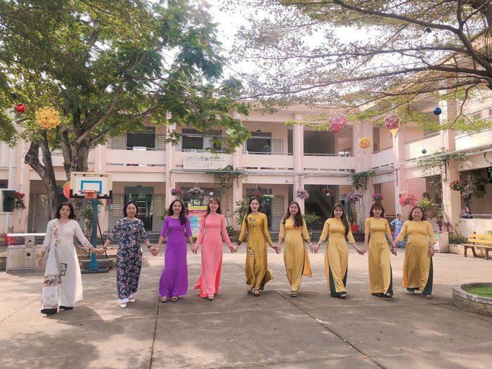 Ảnh 1: Góc nhìn ấn tượng về Trường Tiểu học Trưng Nữ Vương với kiến trúc hiện đại