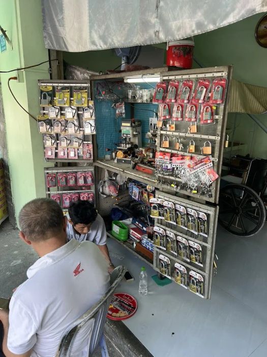 Hình ảnh hoạt động của Cửa Hàng Hào Khóa - Đơn vị sửa khóa chuyên nghiệp