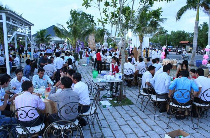 NHÀ HÀNG NĂM NHỎ - Không gian tiệc cưới lộng lẫy bên biển