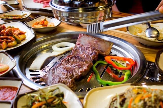 Không gian ẩm thực Hàn Quốc đặc sắc tại Gogi House Phú Cường (Ảnh 1)