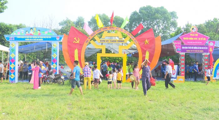 Cổng Trại Hình Búp Măng Non - Hình Ảnh 1
