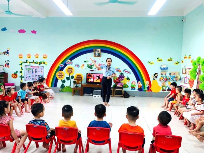 Hình ảnh khuôn viên xanh mát tại Trường Mầm non Hoa Lan