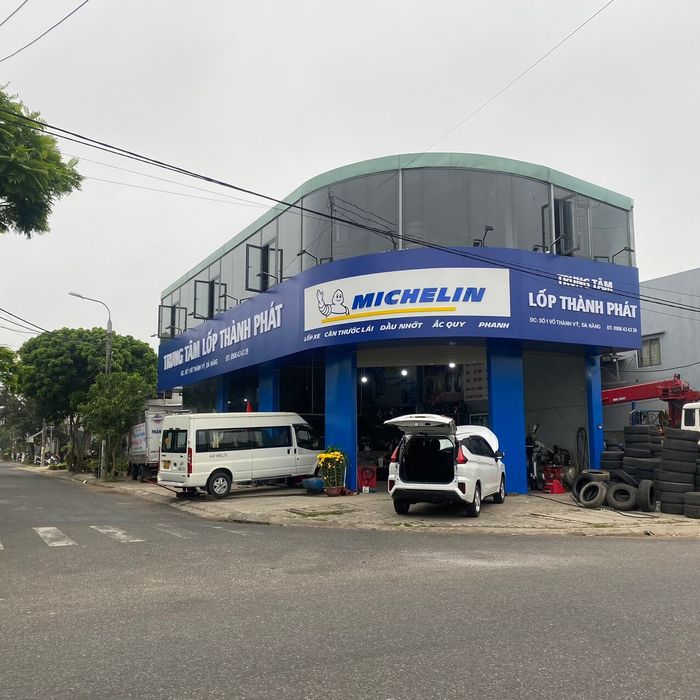 Không gian phục vụ chuyên nghiệp tại Trung Tâm Lốp Thành Phát