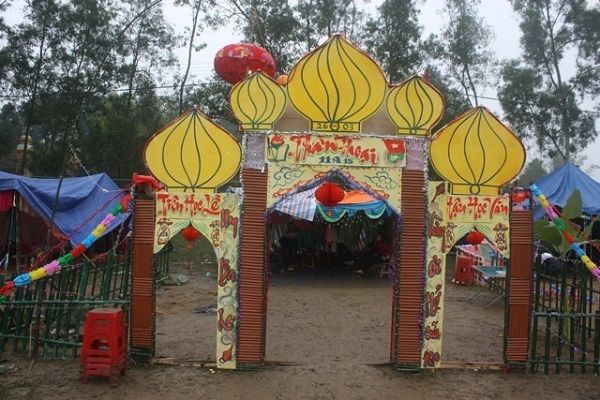 Cổng Trại Hình Ngọn Nến - Hình Ảnh 1