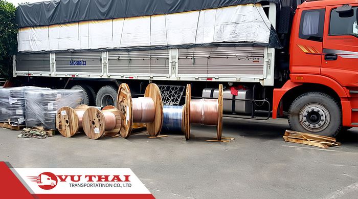 Hình ảnh đội xe vận tải đa dạng của Vũ Thái