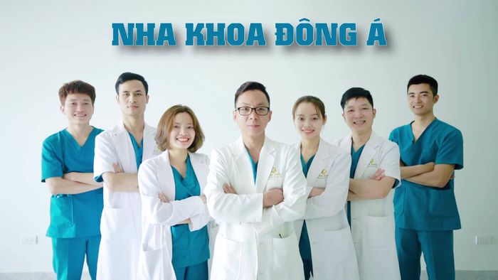 Hình ảnh đội ngũ bác sĩ chuyên môn cao tại Nha Khoa Đông Á