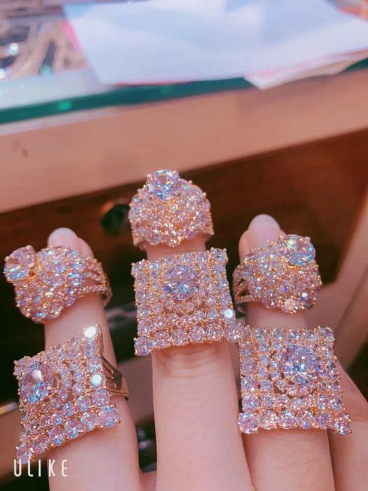 Không gian trưng bày ấn tượng tại Đức Hưng Jewelry