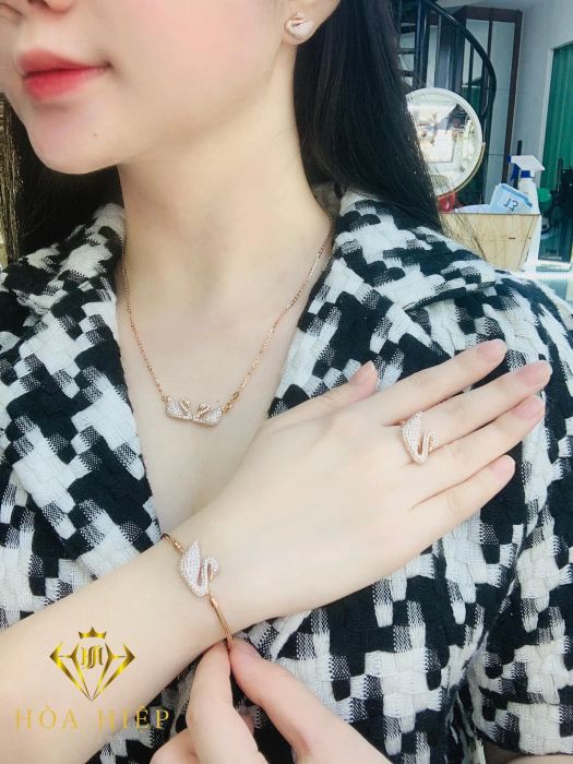 Không gian trưng bày sang trọng tại Hoà Hiệp Diamond Jewelry