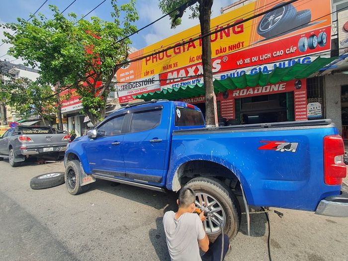 Không gian phục vụ chuyên nghiệp tại Lốp Ô Tô Phúc Gia Hưng