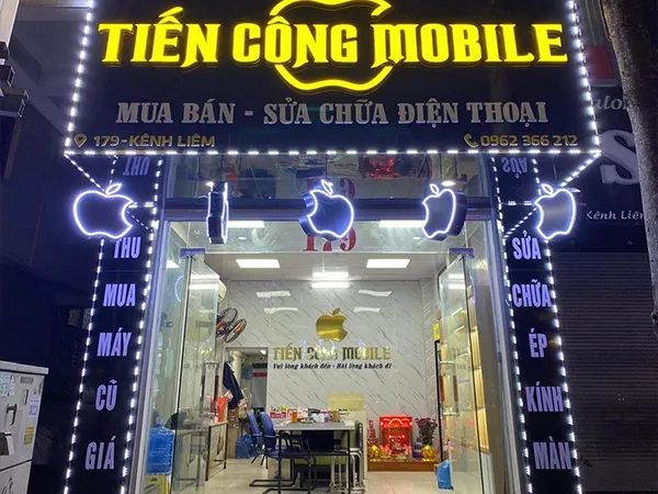 Không gian trưng bày hiện đại tại Tiến Công Mobile