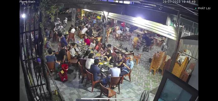 Không gian ẩm thực sang trọng tại Nhà Hàng Huynh Đệ