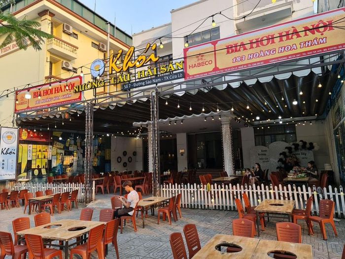 Không gian ấm cúng tại Nhà Hàng Khói