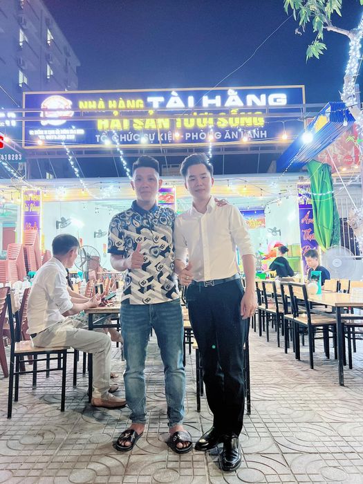 Không gian nhà hàng Tài Hằng bên bờ biển Cửa Lò