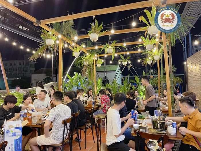Không gian sang trọng tại Nhà Hàng Vua Cua Cửa Lò