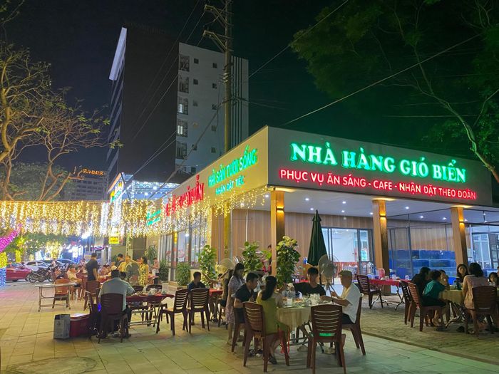 Không gian sang trọng tại Nhà hàng Gió Biển - 252 Bình Minh