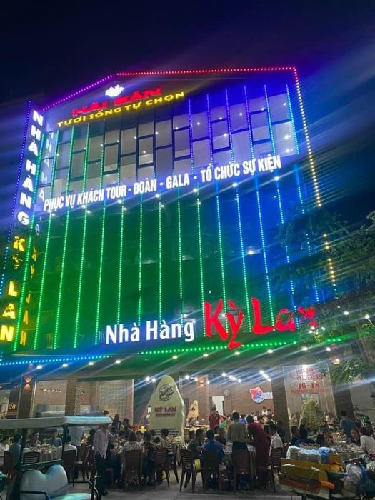 Không gian sang trọng và đầy tinh tế tại Nhà Hàng Kỳ Lan