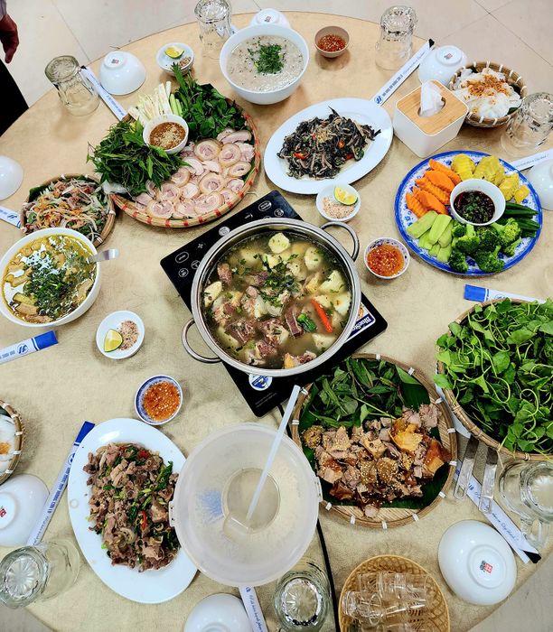 Những món hải sản tươi sống được chế biến tài hoa tại Huy Hương