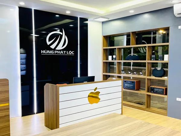 Hình ảnh showroom Hùng Phát Lộc sang trọng