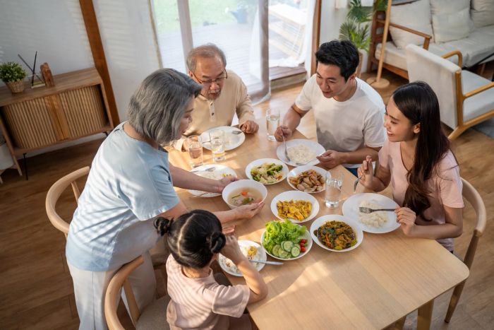 Hình ảnh minh họa: Khung cảnh gia đình đón Tết